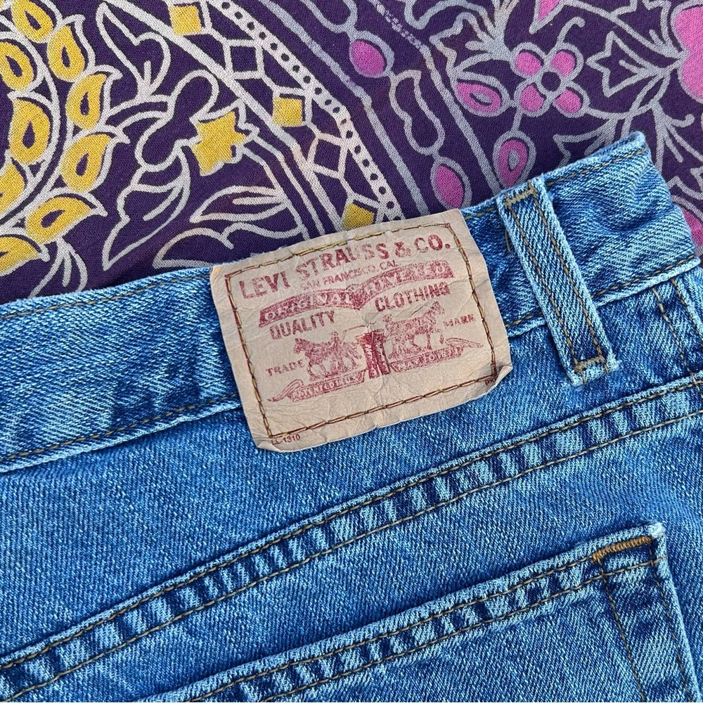 Levi's 550 Relaxed Shorts Blue High-Waist Cutoff Denim Jean Shorts | Size 14 - Picture 5 of 13